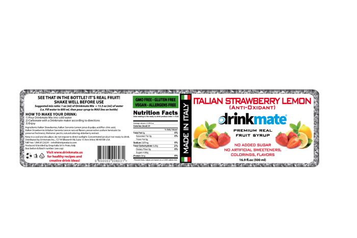 ⁦عصير الفراولة والليمون الإيطالي مشروب فاخر معبأ في زجاجة مياه فوارة⁩ - الصورة ⁦2⁩